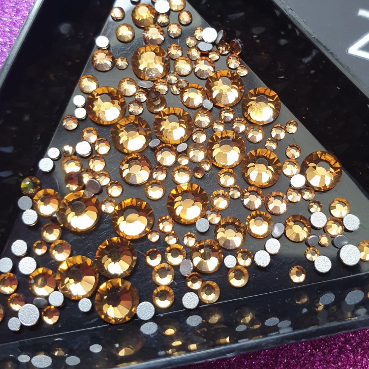 dark gold-zoom.jpg