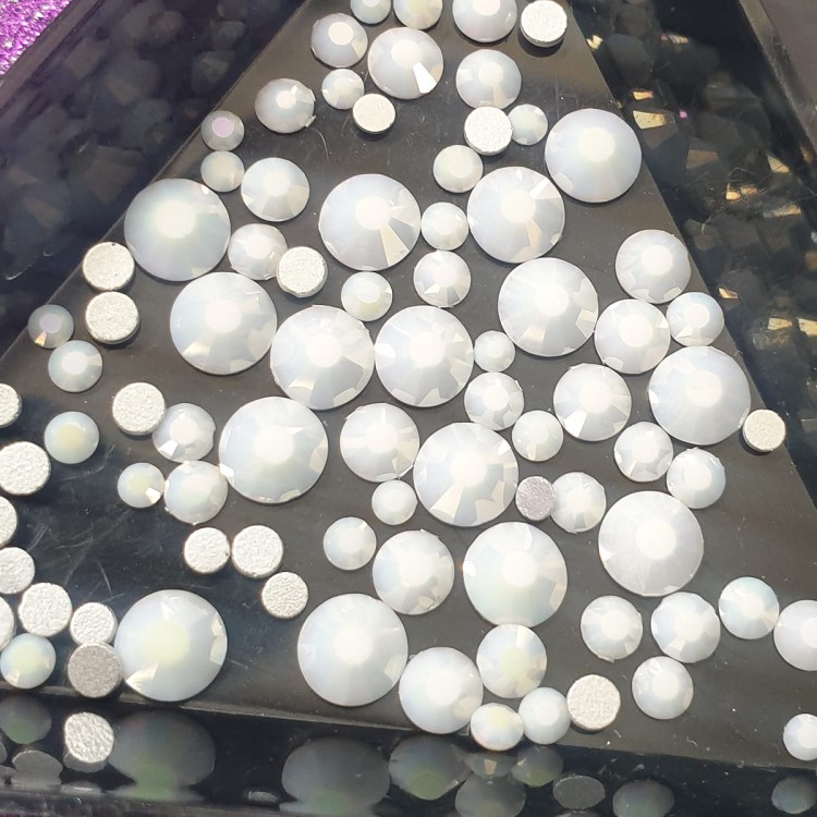 white pearl-zoom.jpg